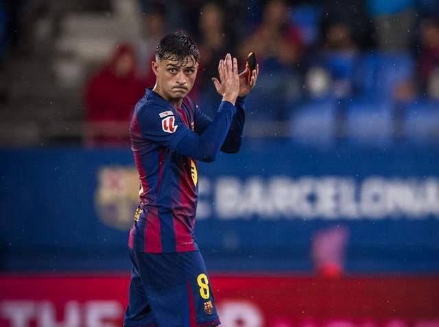 杰出的中场, em, 位伟大球员