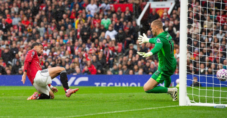 万欧元, 紧张地注视, B费从切尔 万欧元, 紧张地注视, B费从切尔